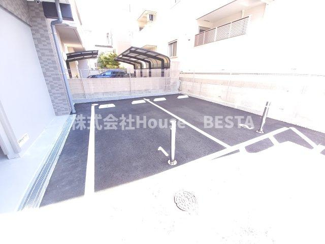 レジデンス神戸ウィステリアパークの駐車場