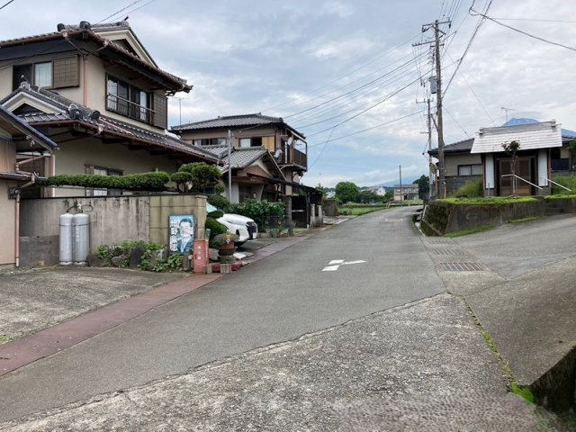 平屋　中古戸建　富士市大淵の前面道路含む現地写真