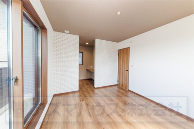 【内装】 | ライフフィールド美原区黒山　2号地 | 7帖主寝室には、在宅ワークにも便利な書斎をご用意！仕事用の空間を設けることで、集中でき気持ちの切り替えもスムーズに。