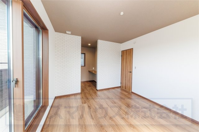 【内装】 | ライフフィールド美原区黒山　2号地 | 7帖主寝室には、在宅ワークにも便利な書斎をご用意！仕事用の空間を設けることで、集中でき気持ちの切り替えもスムーズに。