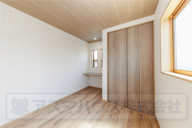 【洋室】 | ライフフィールド美原区黒山　2号地 | 5.2帖洋室の2室には、スタディコーナーをご用意！勉強や趣味スペースなど多目的な⽤途にお使いいただけます。