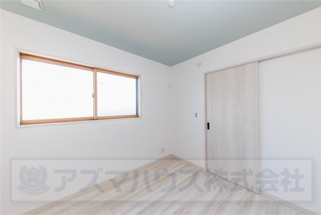 【洋室】 | ライフフィールド美原区黒山　1号地 | 樹脂サッシはLOW-Eガラス＋アルゴンガス＋樹脂フレームにより、断熱性能アップ！