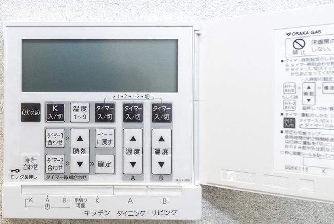 【内観：施工例】 | ライフフィールド美原区黒山　1号地 | 【床暖房コントロールパネル】リビング・ダイニング・キッチンの三面床暖房付き！寒い冬も暖かくお過ごしいただけます。(同仕様の設備)