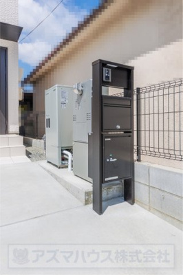 【設備】 | ライフフィールド美原区黒山　1号地 | 小さなお荷物なら、不在時も受け取れる、便利な宅配ボックス付きです。