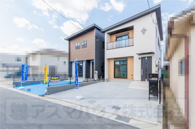 【前面道路含む現地写真】 | ライフフィールド美原区黒山　1号地 | 「ららぽーと堺」をはじめ、周辺には多彩な商業施設が充実！ゆったりと時が流れる落ち着いた住宅街！小中学校が徒歩圏内でお子様の通学も安心です。