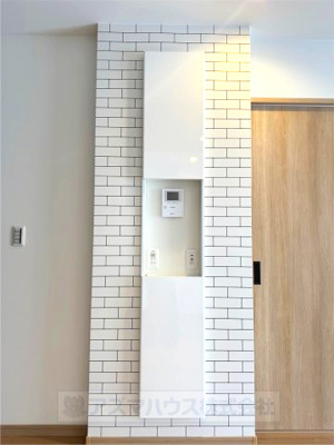 【設備】 | ライフフィールド美原区黒山　1号地 | 設置場所に困りがちなWi-Fi機器やインターホンなどをまとめてスッキリ設置。 取扱説明書もいっしょに収納すれば、とっても便利です！