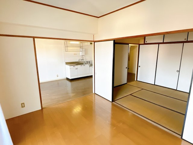 レジデンスひまわりの洋室