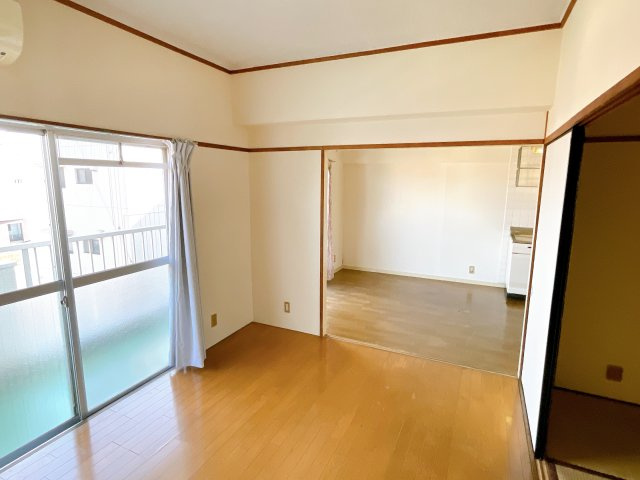 レジデンスひまわりの洋室