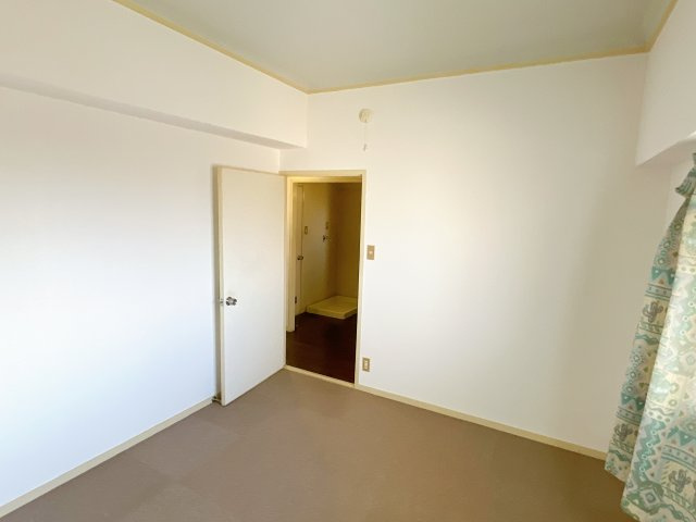 レジデンスひまわりの洋室