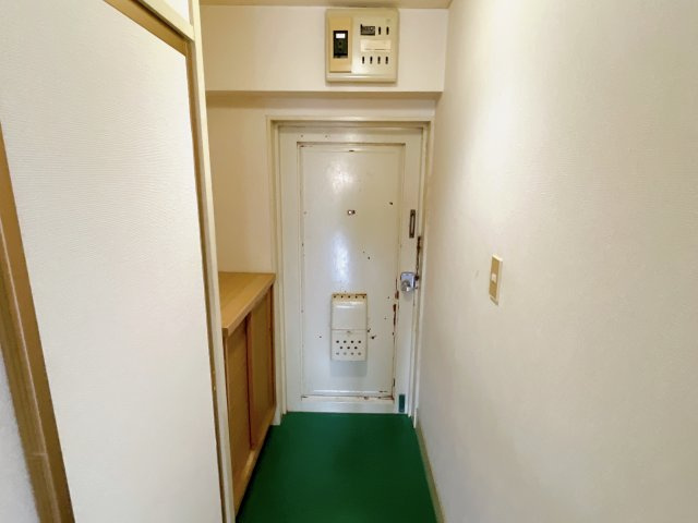 レジデンスひまわりの玄関