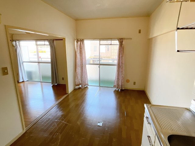 レジデンスひまわりの居間・リビング