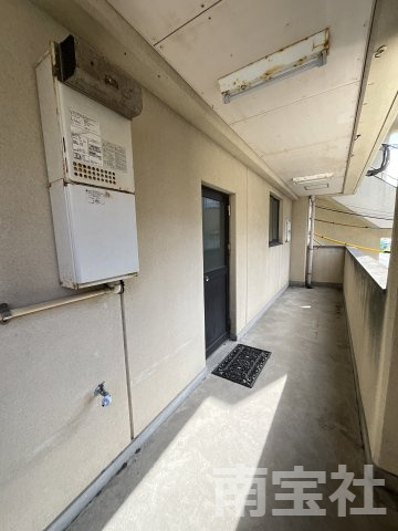 【玄関】 | 2階事務所（従業員入口）