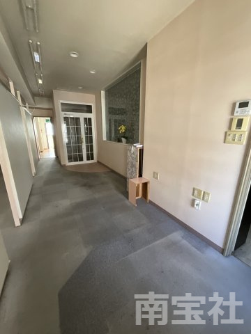 【内装】 | 2階事務所入口