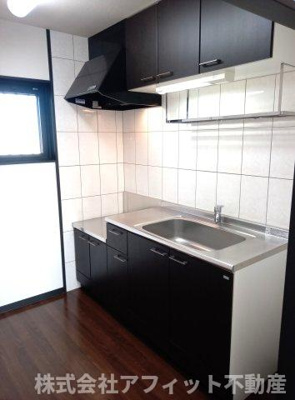 【キッチン】 | ル・ボヌール | 吊戸棚付き