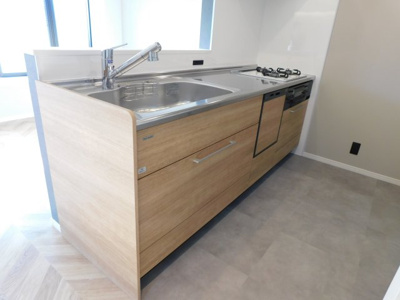 【キッチン】 | コアマンション博多南 | システムキッチン・食洗器付き・3口コンロ。