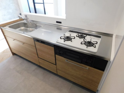 【キッチン】 | コアマンション博多南 | システムキッチン・食洗器付き・3口コンロ。