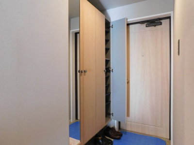 【玄関】 | コアマンション博多南 | フルリノベーション物件です。3LDK（ウォークスルークローゼット付）。