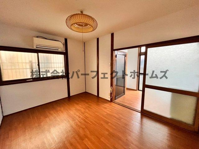 渚南町テラスの居間・リビング|こちらの居間で趣味の時間をお楽しみください