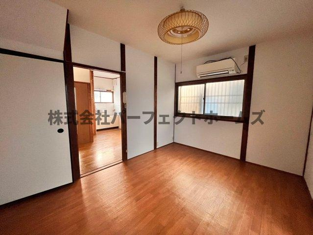 渚南町テラスの居間・リビング|ゆったりとした居間です