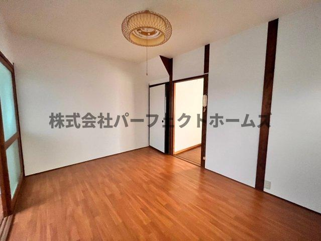 渚南町テラスの居間・リビング|使いやすい居間です