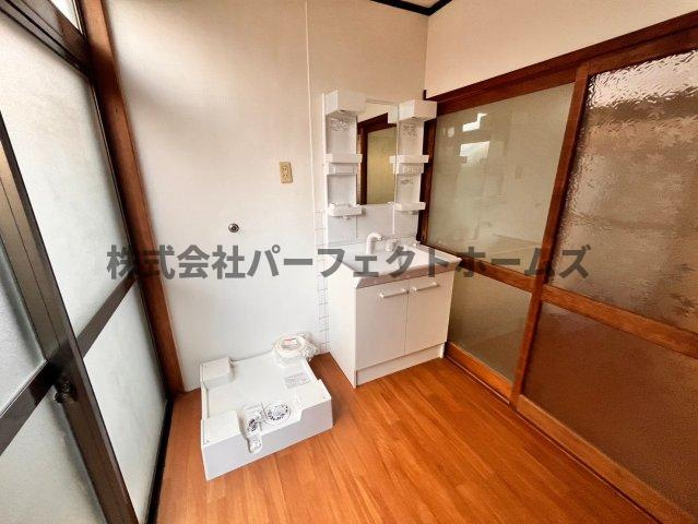 渚南町テラスの独立洗面台|独立洗面台あり、毎朝おしゃれに忙しい女性の方におすすめです