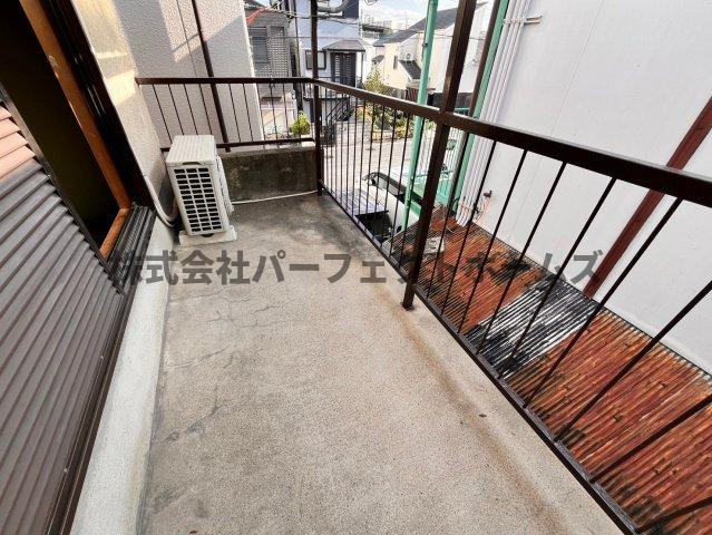 渚南町テラスのバルコニー|開放的で明るい空間を演出してくれるバルコニーです