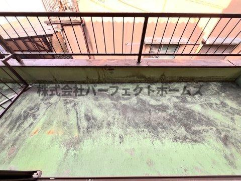 渚南町テラスのバルコニー|暖かな日差しのふりそそぐバルコニー