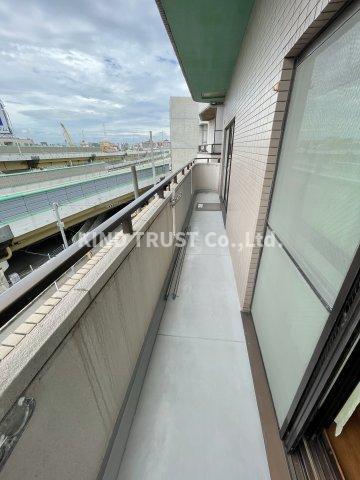 グレースマンションのバルコニー|開放的で明るい空間を演出してくれるバルコニーです