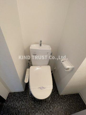 ウインズコート天神橋のトイレ|落ち着いた色調のトイレです