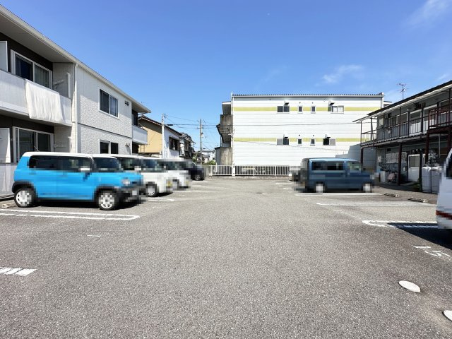 シャーメゾン サンモールの駐車場