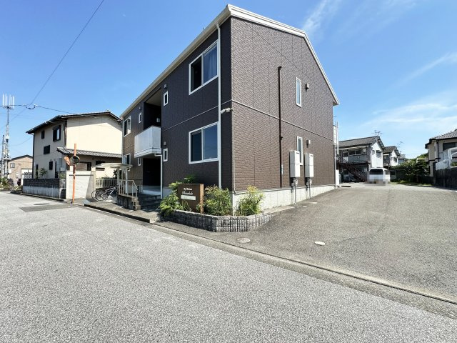 シャーメゾン サンモールの駐車場