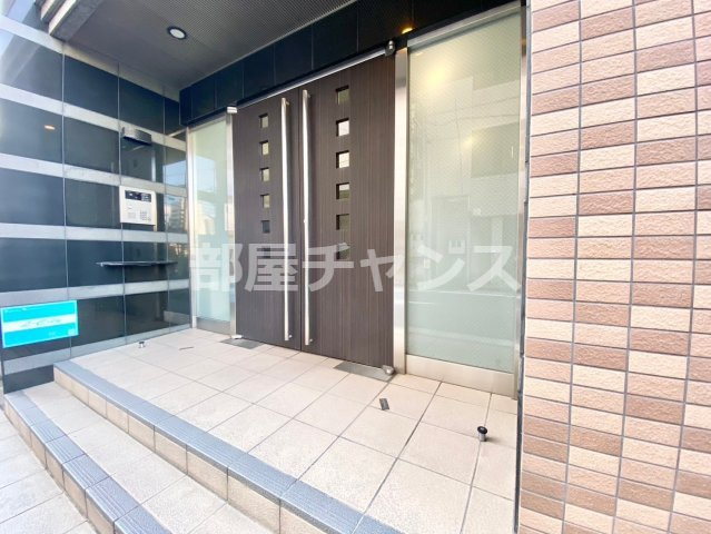 ニーズメゾン新栄のエントランス