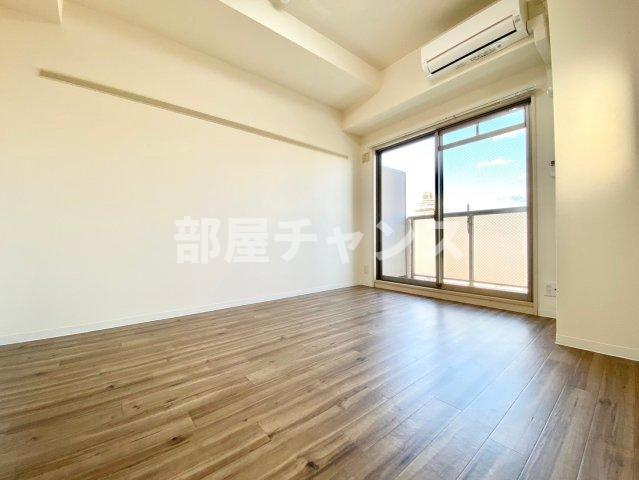 ニーズメゾン新栄の居間・リビング