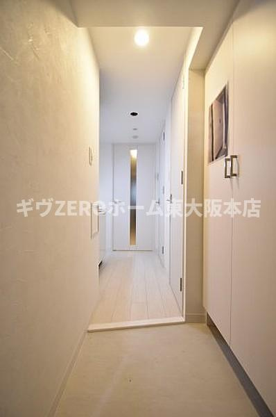 エスリード大阪上本町グリーズの玄関