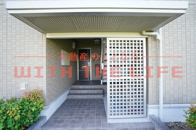 ブリエ【10，000円キャッシュバック対象物件】のエントランス|落ち着いたエントランスです