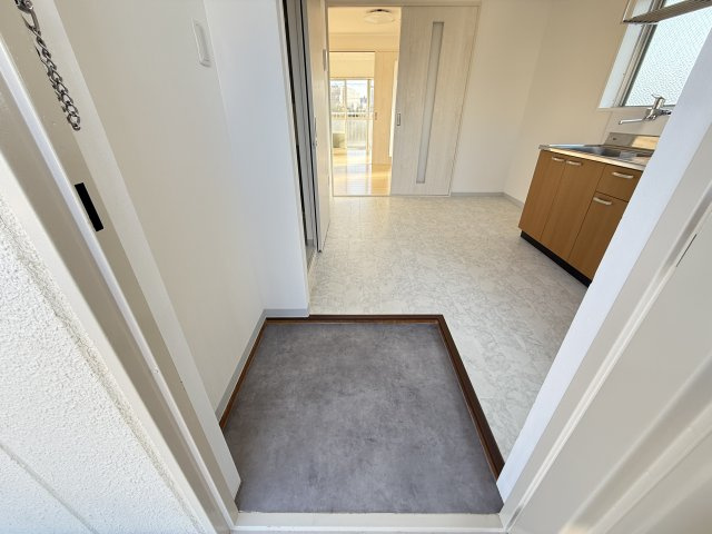 シティーライフHATAの玄関