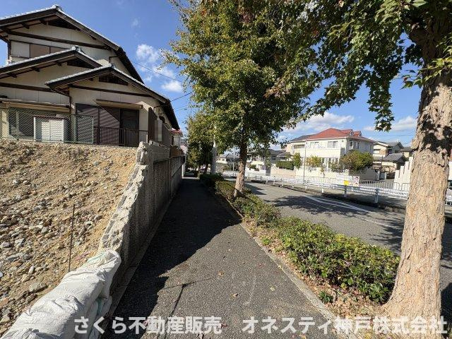 神戸市西区大津和一丁目土地【更地】の前面道路含む現地写真