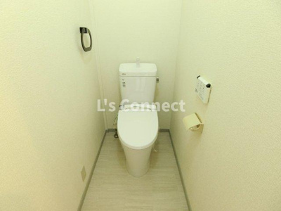 【トイレ】 | サンビレッジ南富ヶ丘Ｄ | 温水洗浄便座付きのトイレ。