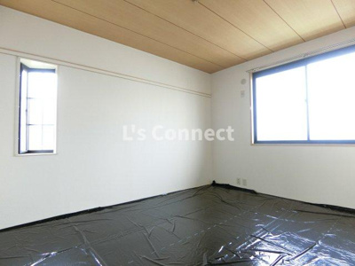 【内装】 | サンビレッジ南富ヶ丘Ｄ | 和室にも２面に窓があります。