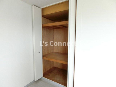 【収納】 | サンビレッジ南富ヶ丘Ｄ | ７帖の洋室にも収納付き。