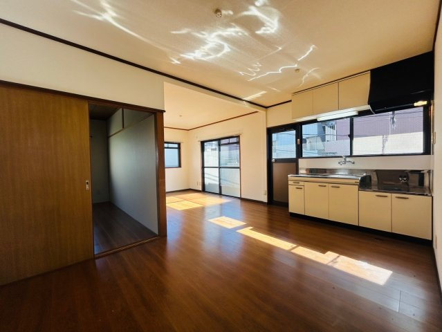 マルワビルの居間・リビング