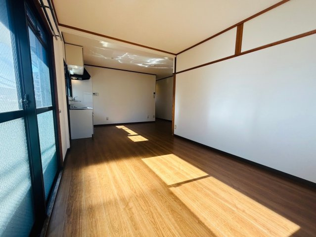 マルワビルの居間・リビング