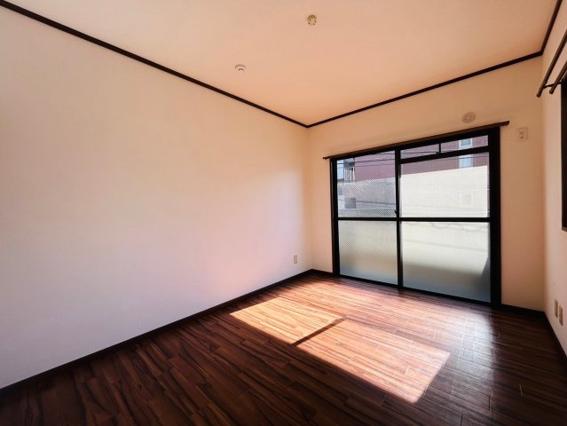 マルワビルの居間・リビング