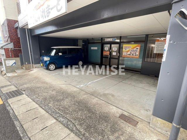 マルワビルの駐車場