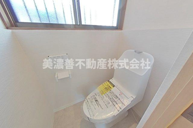 ６４３５０　岐阜市上土居中古戸建てのトイレ