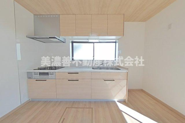 ６４３５０　岐阜市上土居中古戸建てのキッチン