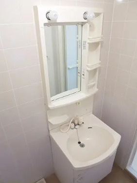 【洗面所】 | フリーデン山川 | スペースが確保できる洗面所です