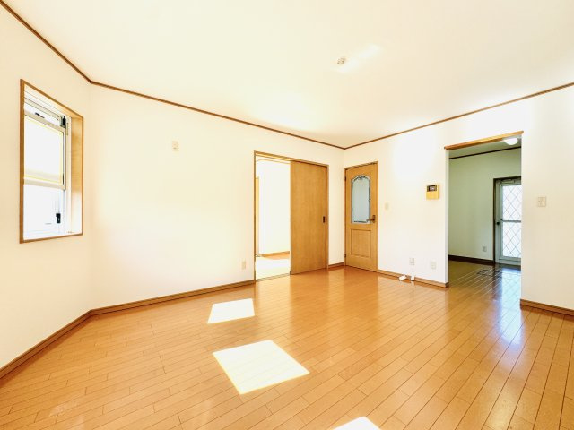 伊勢崎市田中島町　中古住宅の居間・リビング