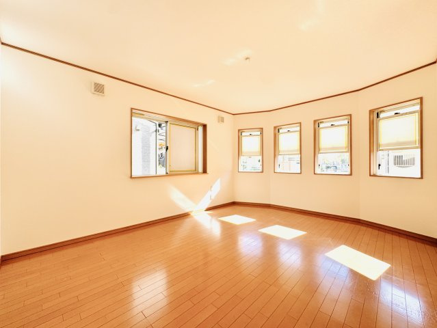伊勢崎市田中島町　中古住宅の居間・リビング