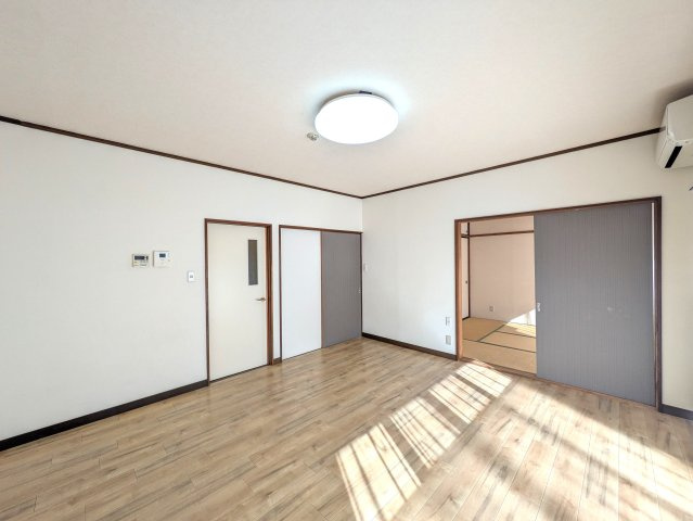 プルミエールAの居間・リビング